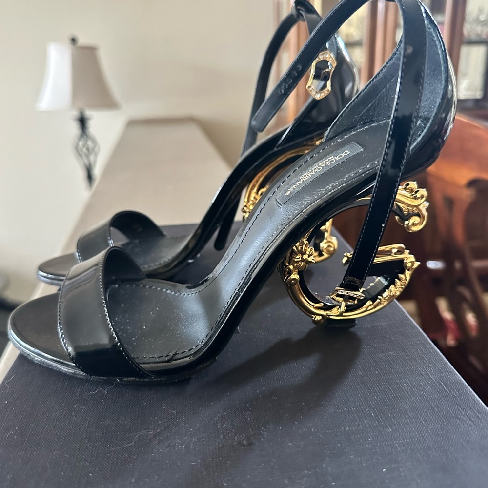 Nappa Mordore sandals with Baroque DG